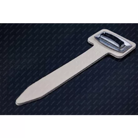 Négyszögletes ringli bújtatóval