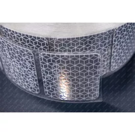 Fényvisszaverő szakaszos ezüst tekercsben